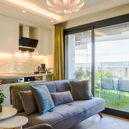 아파트 Cozy Flat With Backyard 5 Min To Marina Çeşme